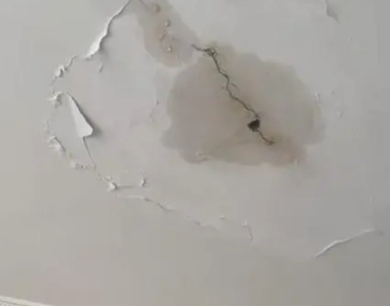 铁东阳台漏水维修公司分享下屋面防水工程质量问题原因分析